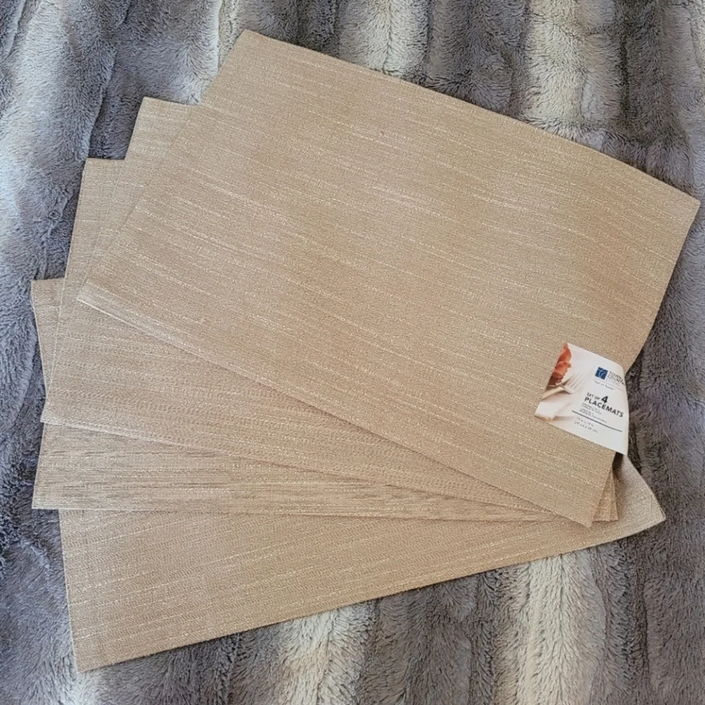 Town and Country Living Placemats NWT set of 4